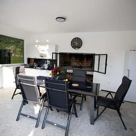 Ena 빌라 Prascijak