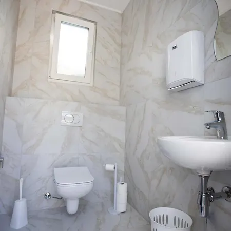 Ena 빌라 Prascijak