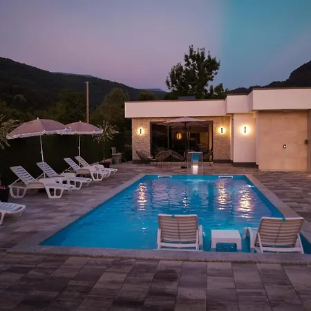 Ena 빌라 Prascijak